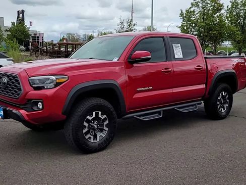 Used 2022 Toyota Tacoma TRD Off-Road w/ Technology Package image 4