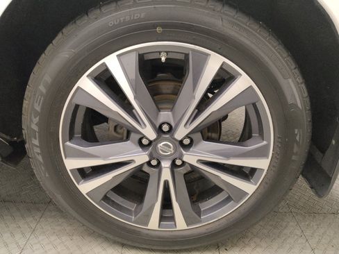 Used 2017 Nissan Pathfinder Platinum w/ Family Entertainment Package AWD/4WD image 31