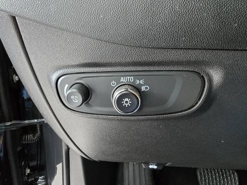 Used 2023 Chevrolet Equinox LT image 32