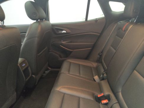 Used 2025 Chevrolet Trax RS w/ Sunroof Package FWD image 18