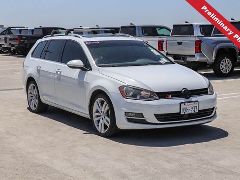 Used 2017 Volkswagen Golf SportWagen FWD image 3
