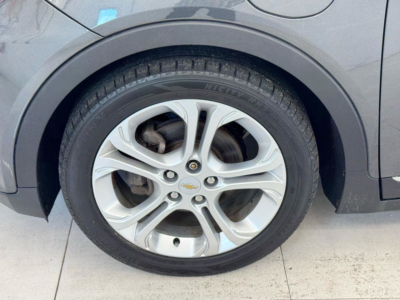 Used 2020 Chevrolet Bolt LT FWD image 30