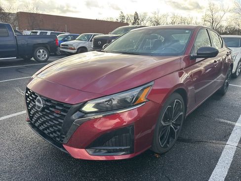 Certified 2023 Nissan Altima 2.5 SR image 2