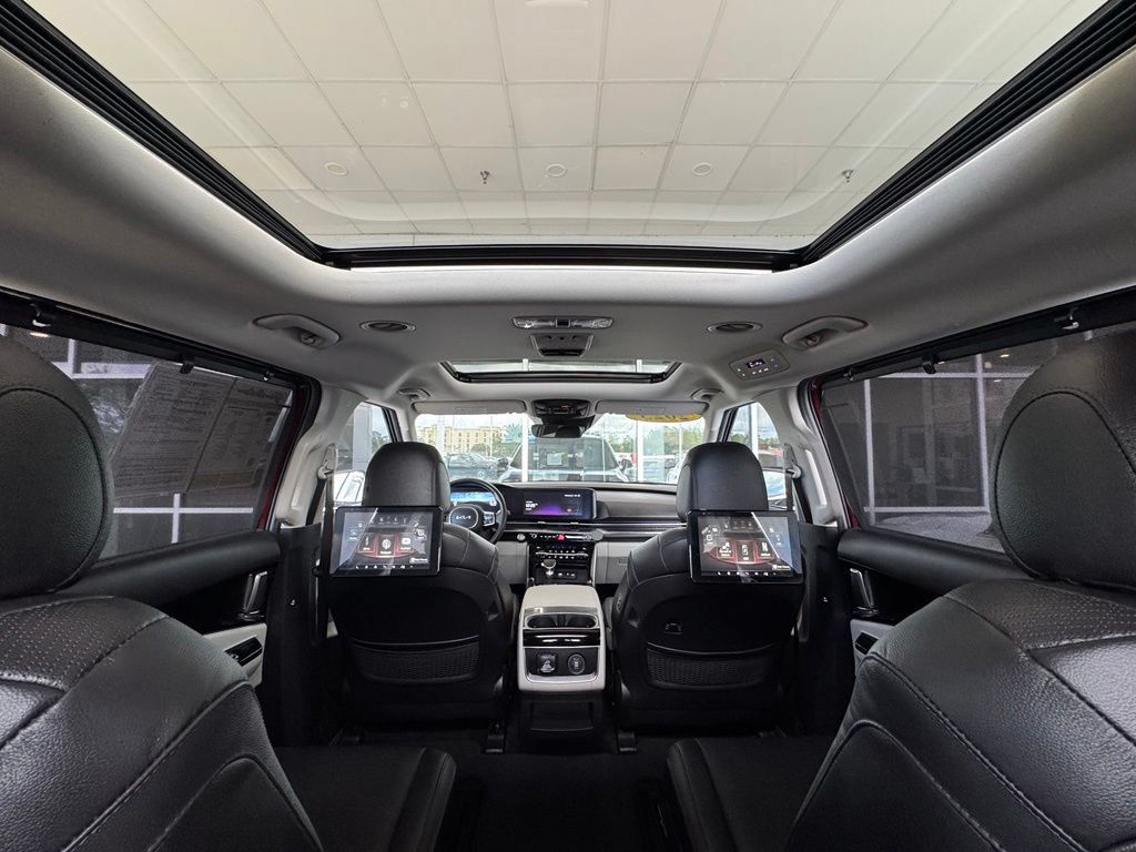 Used 2023 Kia Carnival SX Prestige FWD image 4