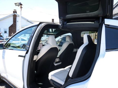 Used 2022 Tesla Model X AWD/4WD image 30
