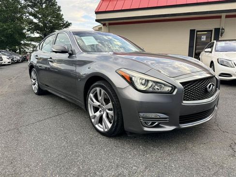 Used 2017 INFINITI Q70 3.7 AWD/4WD image 3