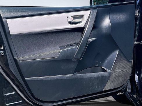 Used 2017 Toyota Corolla LE w/ Carpet Mat Package (TMS) FWD image 9