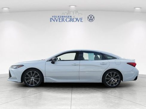 Used 2022 Toyota Avalon Touring FWD image 4