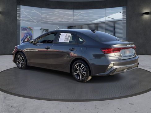 Used 2022 Kia Forte LXS FWD image 4