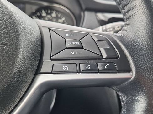 Used 2018 Nissan Rogue SV AWD/4WD image 15