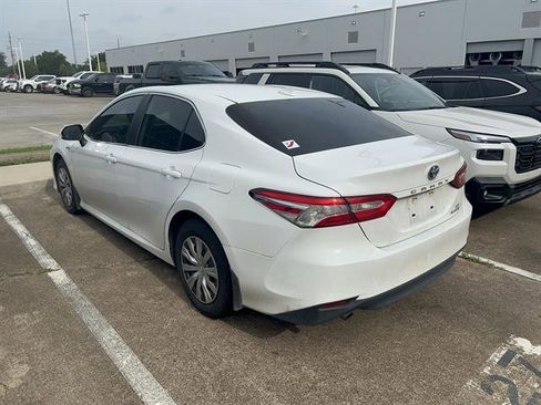 Used 2020 Toyota Camry LE FWD image 4