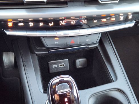 Certified 2024 Cadillac XT4 Premium Luxury image 18