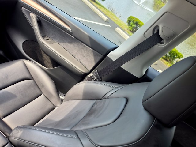 Used 2024 Tesla Model Y 2WD image 32