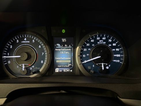 Used 2018 Toyota Sienna LE w/ Carpet Mat Package FWD image 26