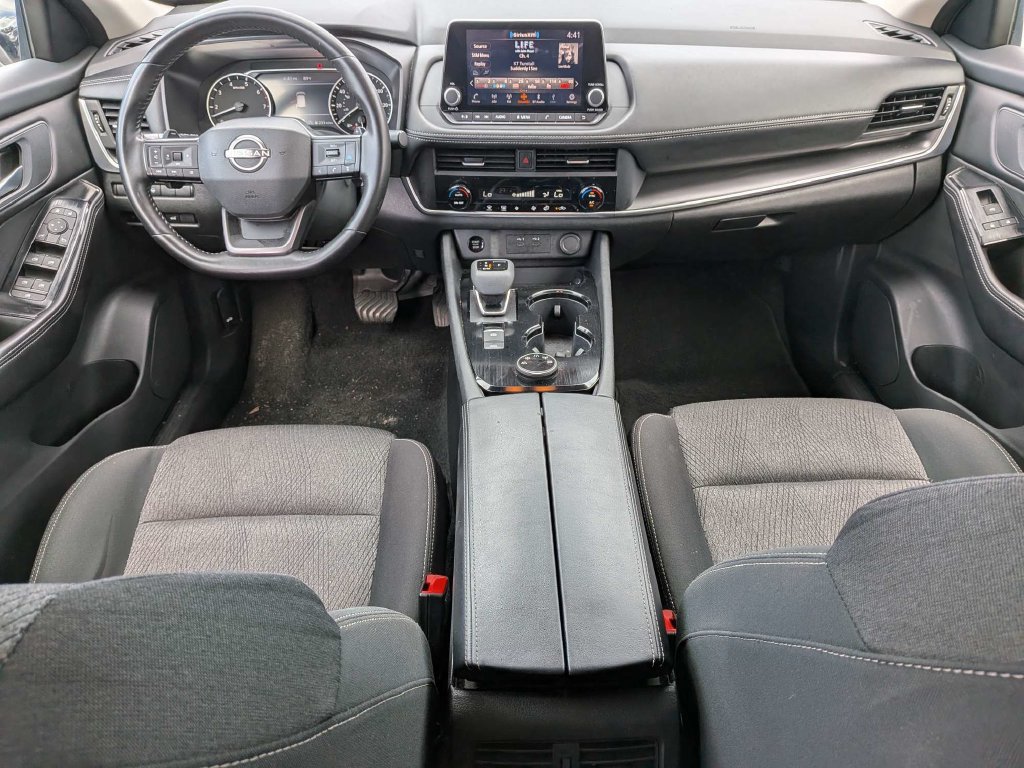 Used 2025 Nissan Rogue SV AWD/4WD image 17