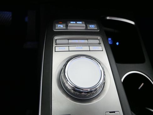 Certified 2025 Genesis GV70 2.5T image 30