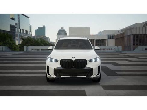 New 2026 BMW X5 sDrive40i image 3