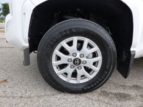 Used 2025 Toyota Tacoma SR5 AWD/4WD image 17