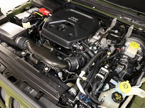 Used 2021 Jeep Wrangler Unlimited Sahara image 37