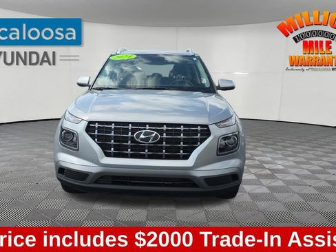 Used 2024 Hyundai Venue SEL image 2