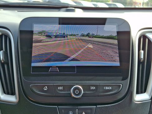 Used 2024 Chevrolet Malibu LT FWD image 17
