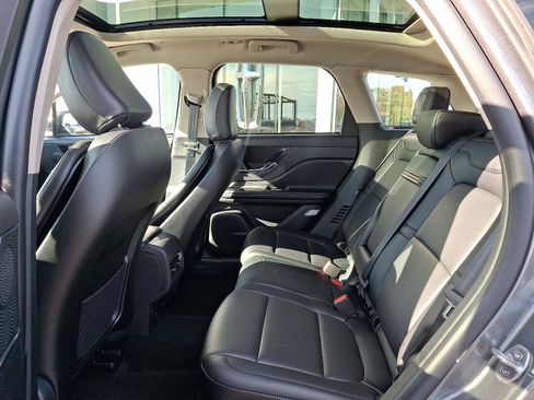 New 2026 Lincoln Corsair Premiere image 6