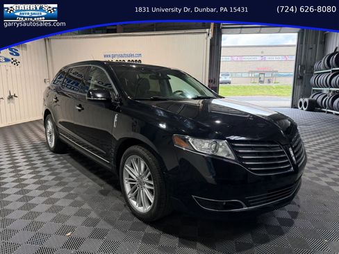 Used 2018 Lincoln MKT AWD image 3