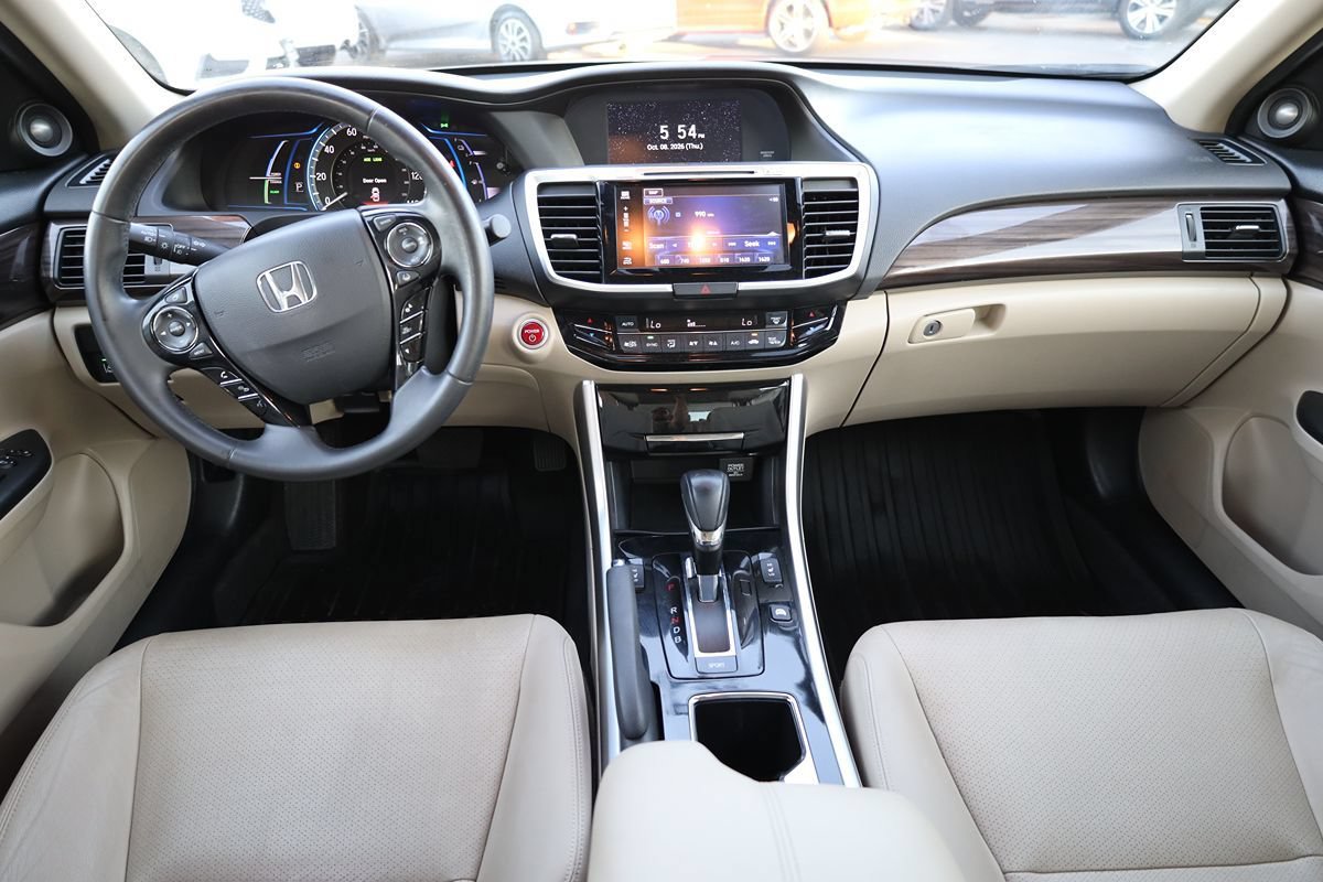 Used 2017 Honda Accord Touring image 19