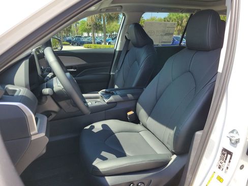New 2026 Toyota Grand Highlander Limited image 17
