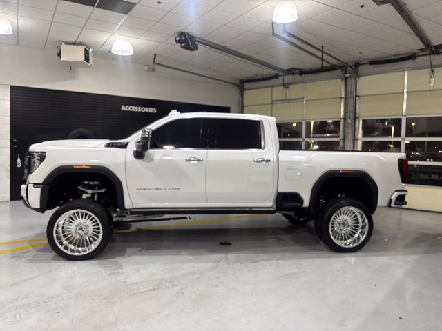 Used 2025 GMC Sierra 2500 Denali Ultimate AWD/4WD image 9