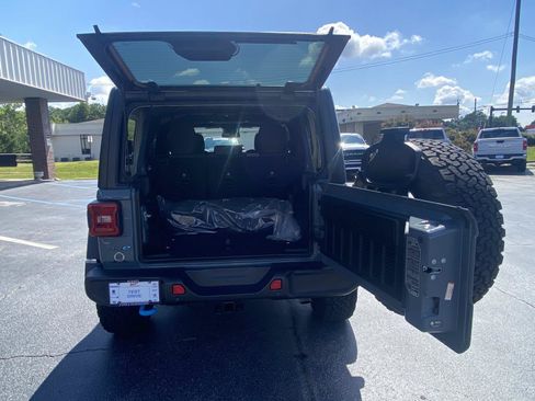 Used 2024 Jeep Wrangler Unlimited AWD/4WD image 6