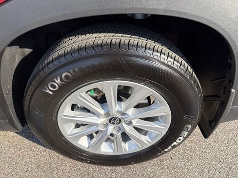 Used 2026 Toyota Grand Highlander XLE FWD image 11