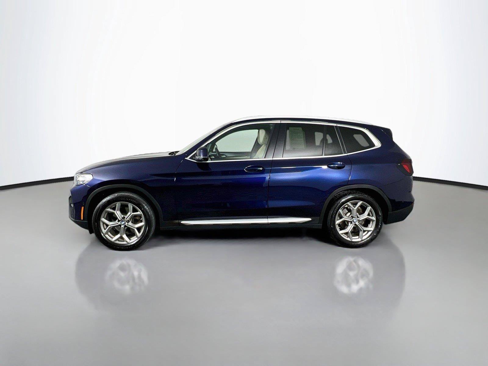 Used 2024 BMW X3 xDrive30i w/ Premium Package AWD/4WD image 3