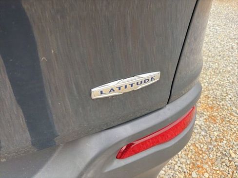 Used 2018 Jeep Cherokee Latitude Plus w/ Comfort/Convenience Group image 10