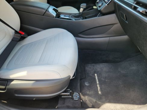 Certified 2025 Hyundai Santa Cruz SE AWD/4WD image 16