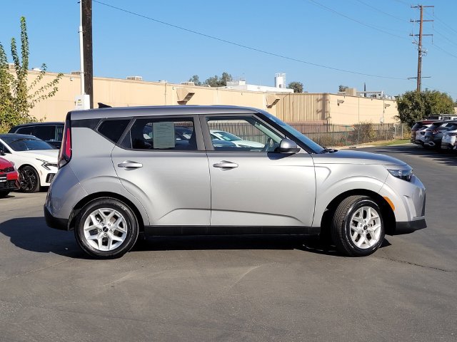 Certified 2025 Kia Soul LX w/ LX Technology Package FWD image 5