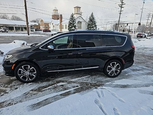 Certified 2022 Chrysler Pacifica Pinnacle image 10