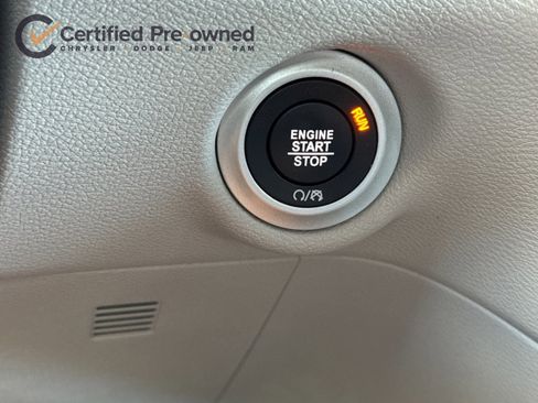 Used 2022 Chrysler Pacifica Touring-L FWD image 24