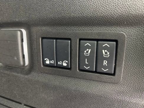Used 2025 GMC Yukon XL Denali AWD/4WD image 63