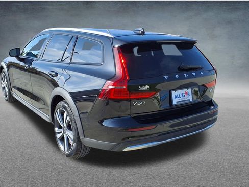Used 2025 Volvo V60 B5 Cross Country Plus AWD/4WD image 4