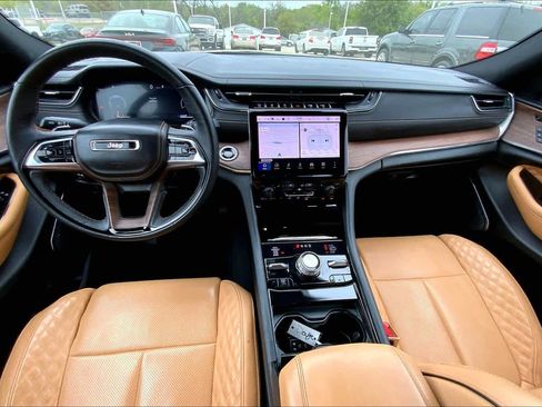 Used 2024 Jeep Grand Cherokee L Summit w/ High Altitude Package AWD/4WD image 16