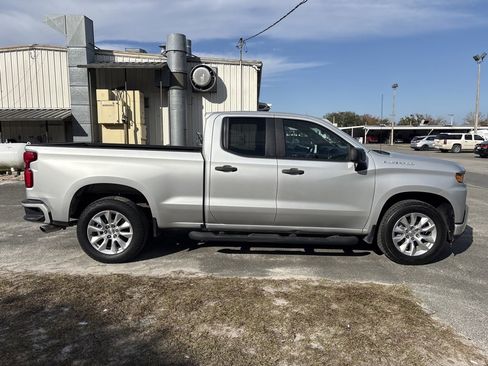Used 2019 Chevrolet Silverado 1500 Custom w/ Custom Value Package image 3
