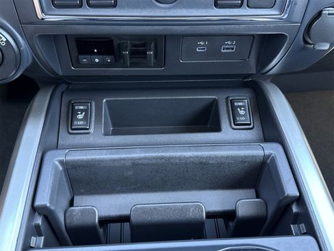Used 2024 Nissan Titan SV w/ SV Convenience Package image 26
