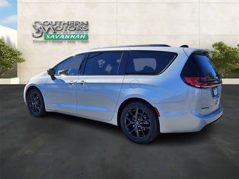 New 2026 Chrysler Pacifica Select w/ S Appearance Package image 3