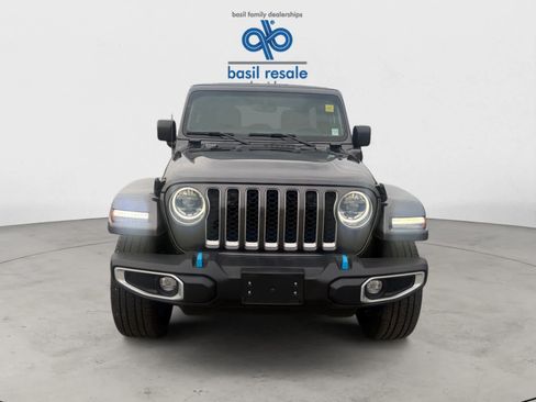 Used 2023 Jeep Wrangler Unlimited Sahara w/ Cold Weather Group AWD/4WD image 9