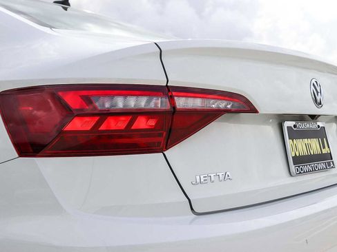 Used 2020 Volkswagen Jetta SE w/ SE Cold Weather Package image 9