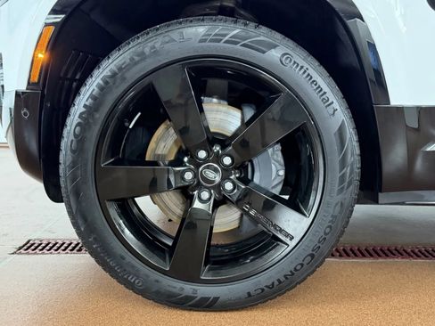 Used 2025 Land Rover Defender 130 X-Dynamic SE AWD/4WD image 8