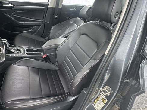 Used 2024 Volkswagen Jetta SE image 10