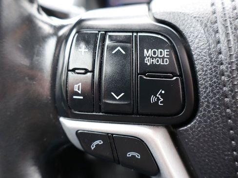 Used 2017 Toyota Highlander XLE AWD/4WD image 32