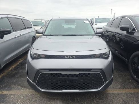 Used 2025 Kia Soul LX w/ LX Technology Package FWD image 8